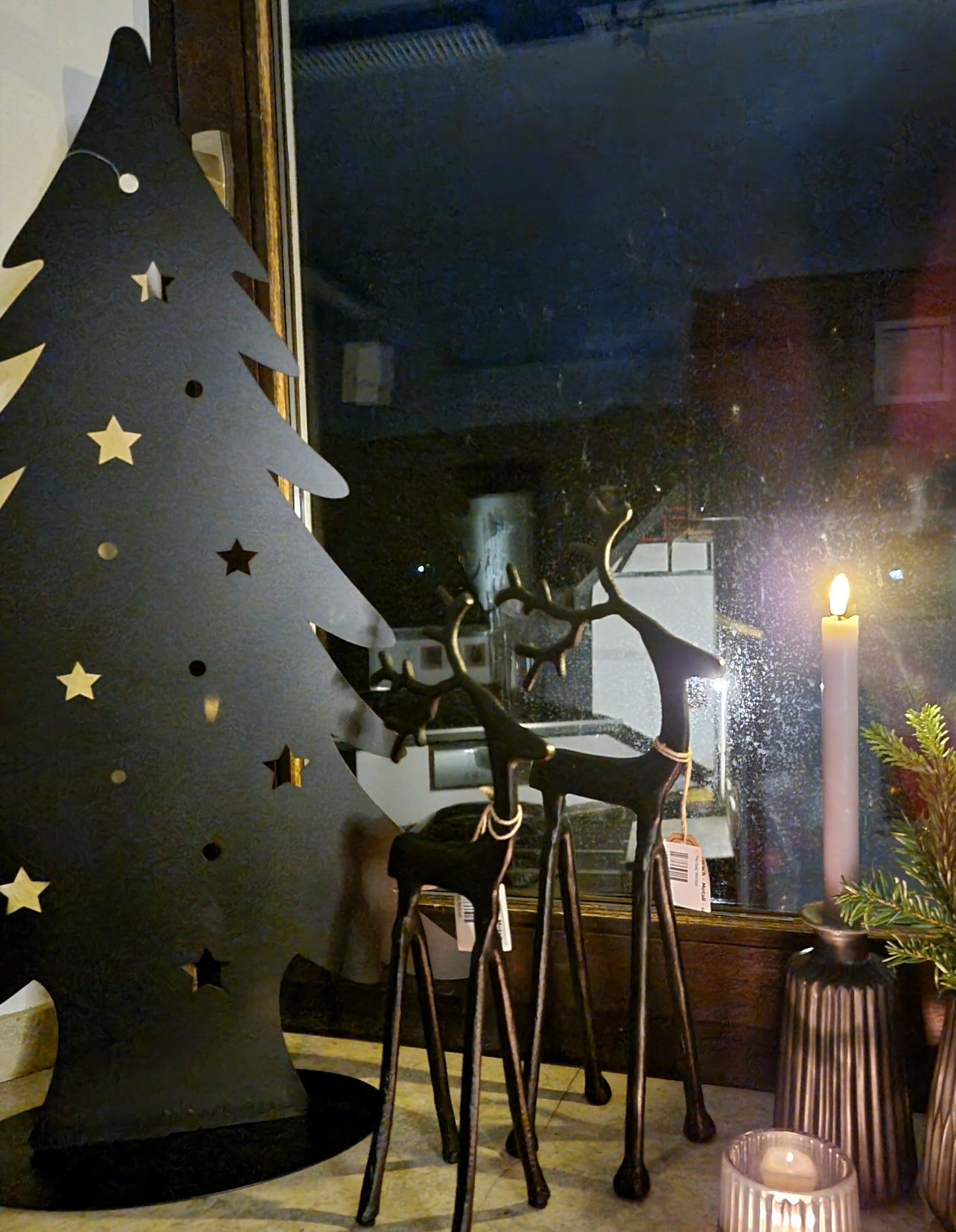 Herbstdeko mit Hirsch und Baum aus Metall