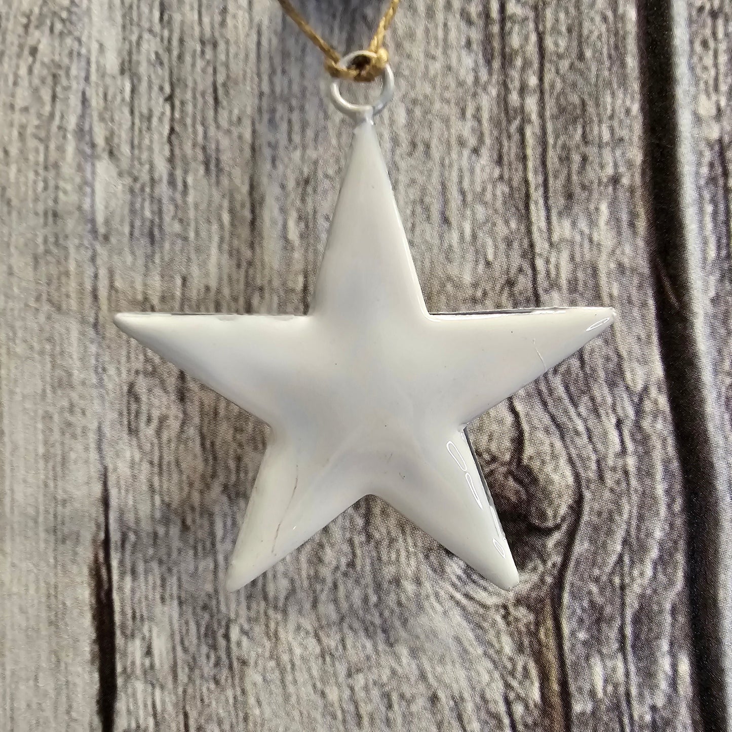 Stern-metall-weiss-Weihnachtsdeko-Hängedeko