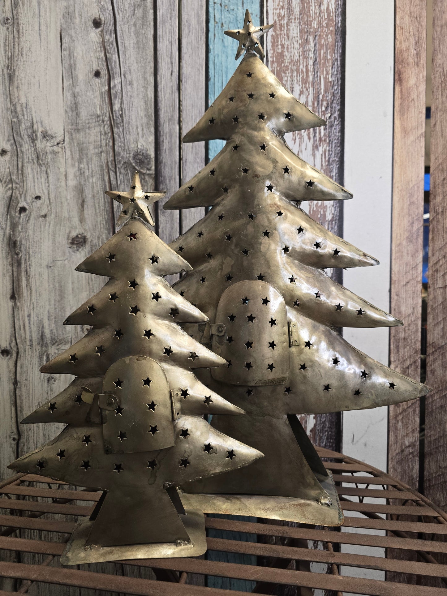 Laterne aus Altmetall Upcycling Weihnachtsbaum