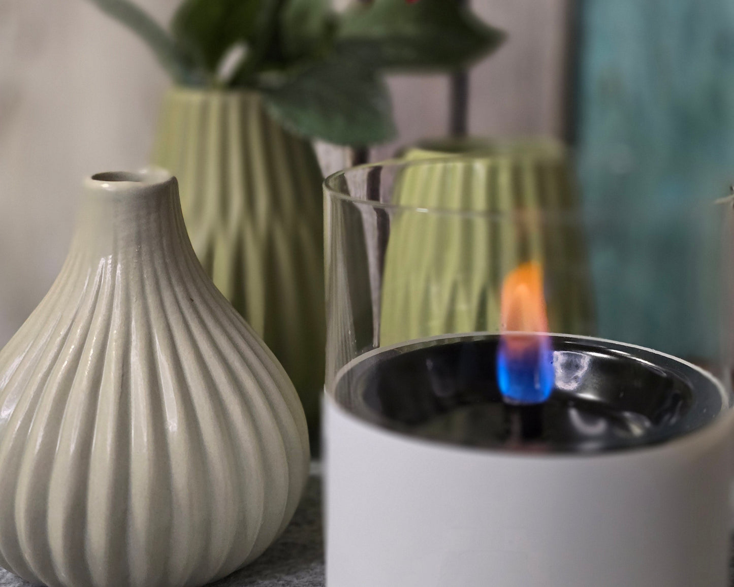 Tischkamin-Lilly-weiss-Tenderflame-Vaenset-Wilma-gruen-Tablettdeko_11