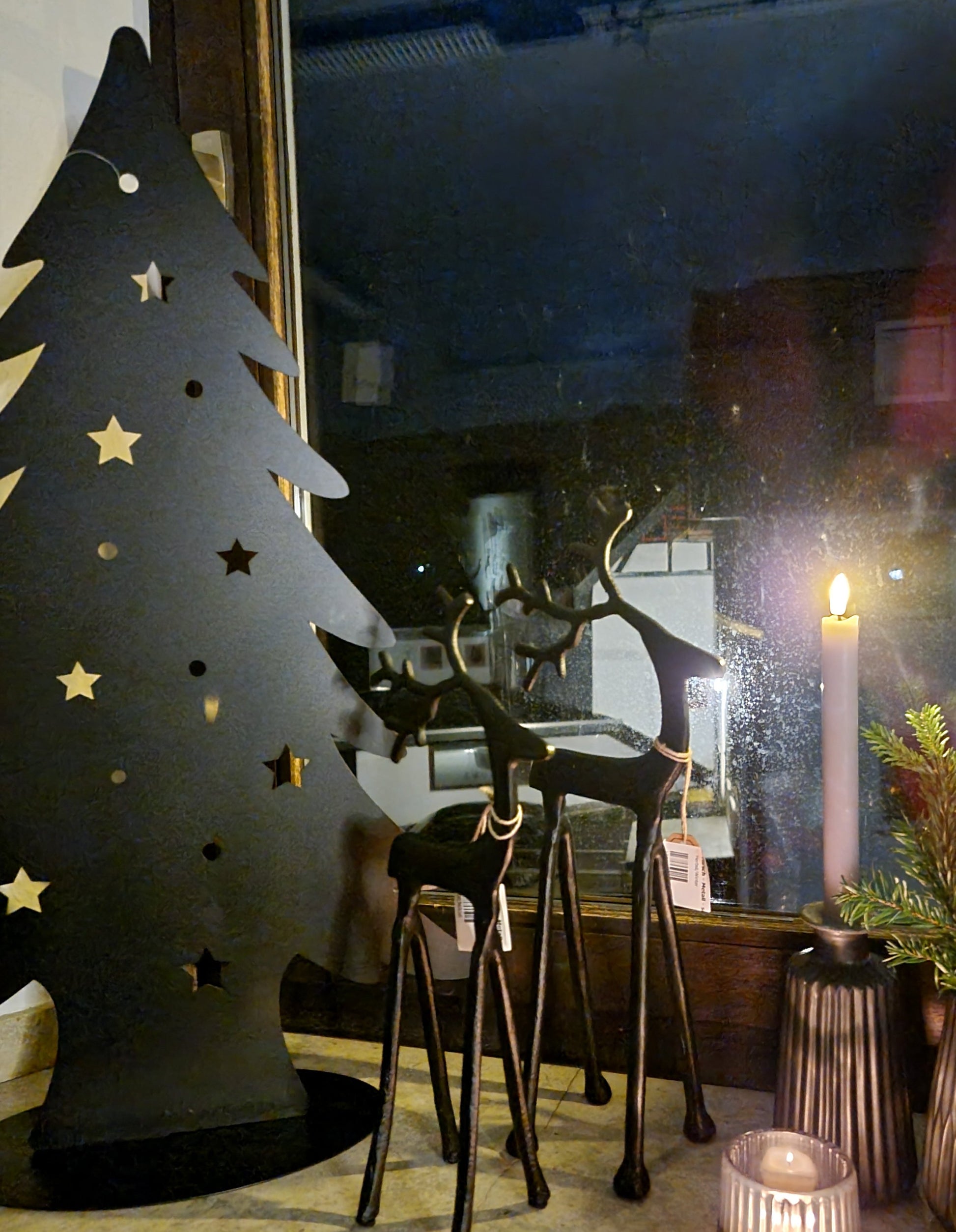 Herbstdeko mit Hirsch und Baum aus Metall