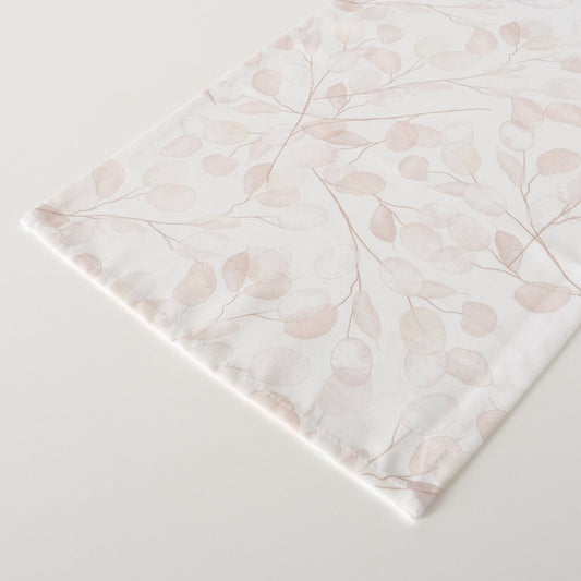 Tischläufer Silvana in weiß und beige mit floralem Druck
