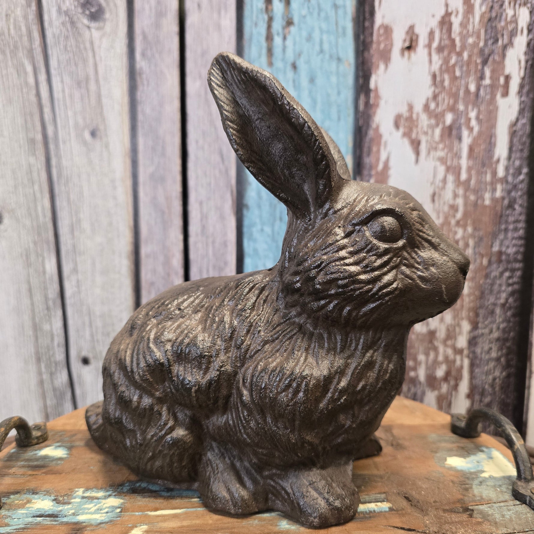 Hase aus Gusseisen, natürliche Darstellung