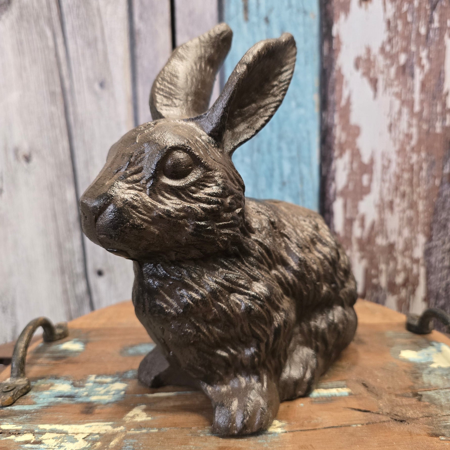 Hase aus Gusseisen, natürliche Darstellung