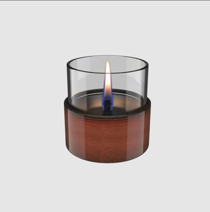 Tischkamin aus Porzellan mit einer Kerzenflamme
