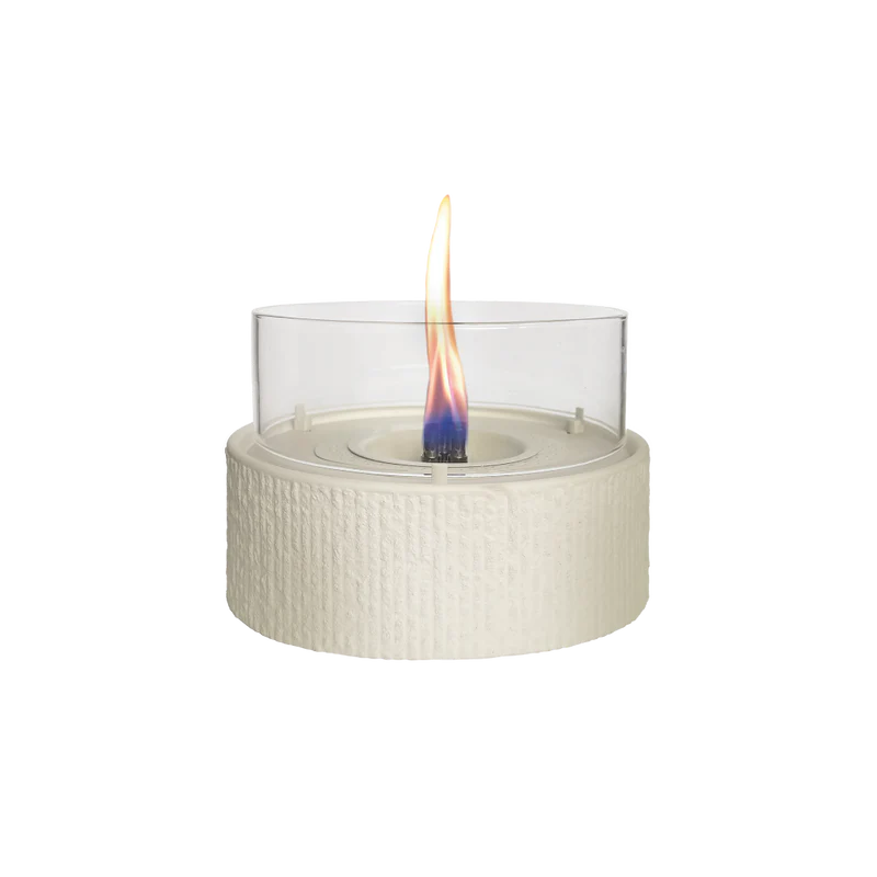 Tenderflame Glow 18 Tischkamine in hellem Weiß auf dem Esstisch